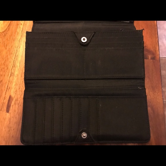 Kennith Cole Reaction Black and White Wallet - Picture 4 of 5
